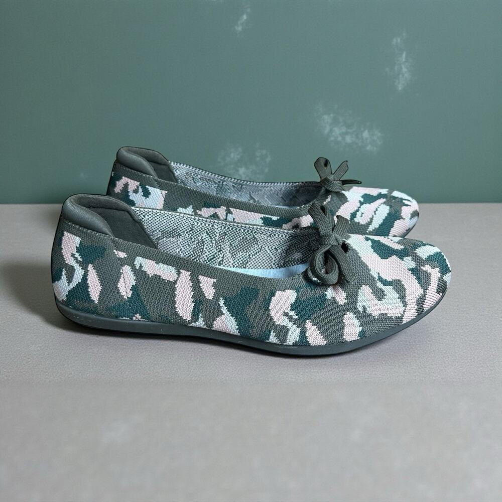 Clarks Cloudsteppers Knit Bow Flats Carly Hope Olive‎ Green Pink Camouflage 8.5